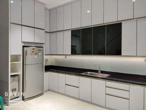 model lemari dapur minimalis modern finishing hpl putih glossy