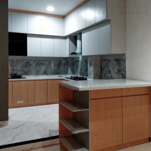 Model Kitchen Set Terbaru Motif Kayu & Putih Perumahan Citra Garden 2 Kalideres Jakarta ID5178